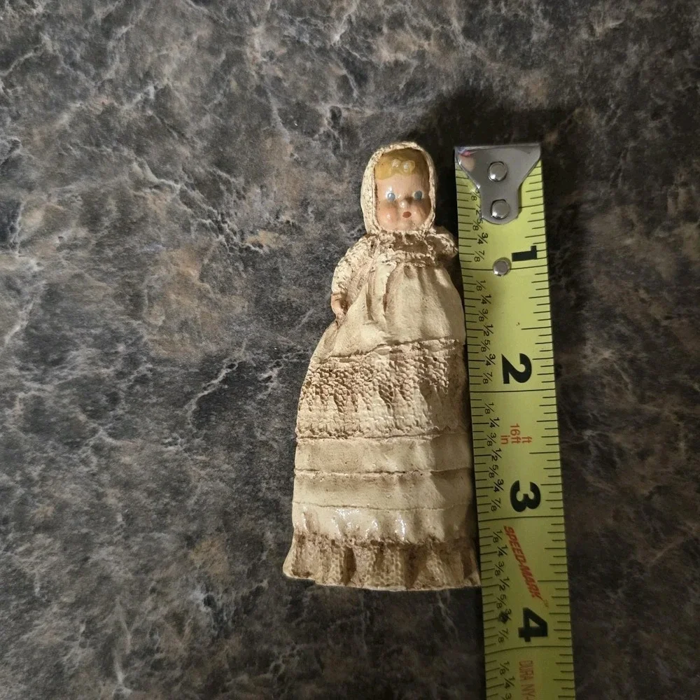 VINTAGE 1979 FIGURINE resin sculpture pilgrim sandy ike spillman baby yellow hat